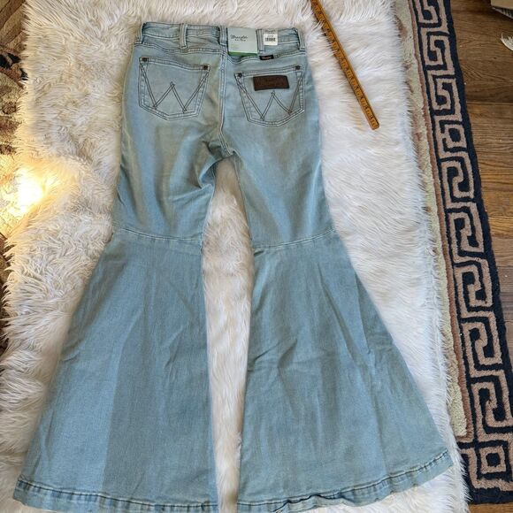 Wrangler Retro flare leg jeans - Picture 8 of 12